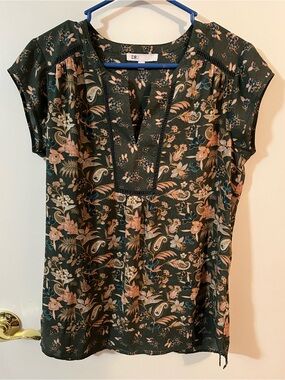 DR2 Green Floral Split-Neck Women's Top medium Daniel Rainn